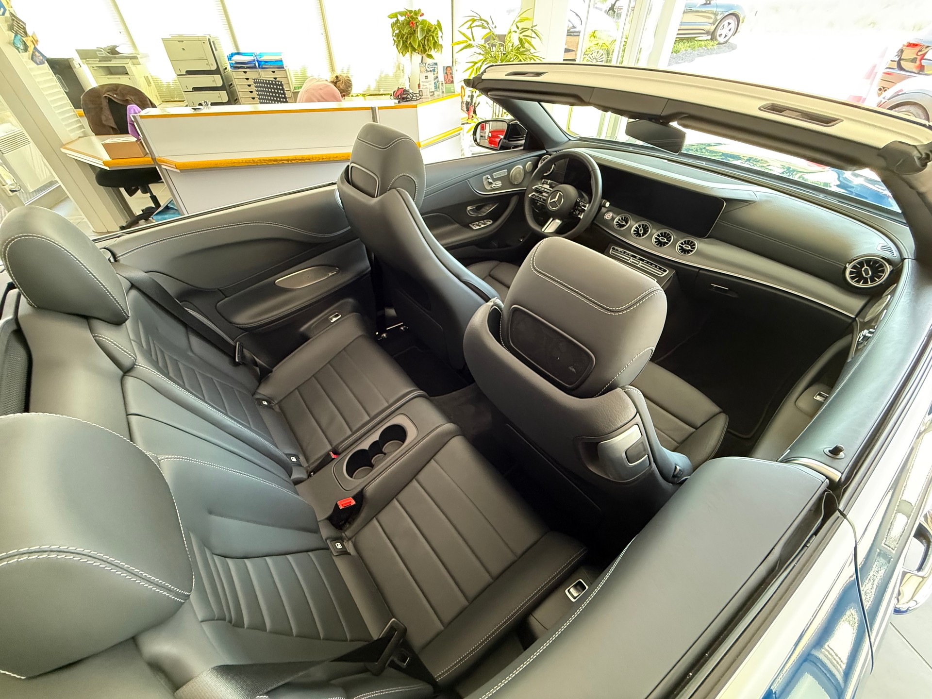 MERCEDES-BENZ E 200 Cabriolet 4Matic Night Edition 9G-Tronic-image-15