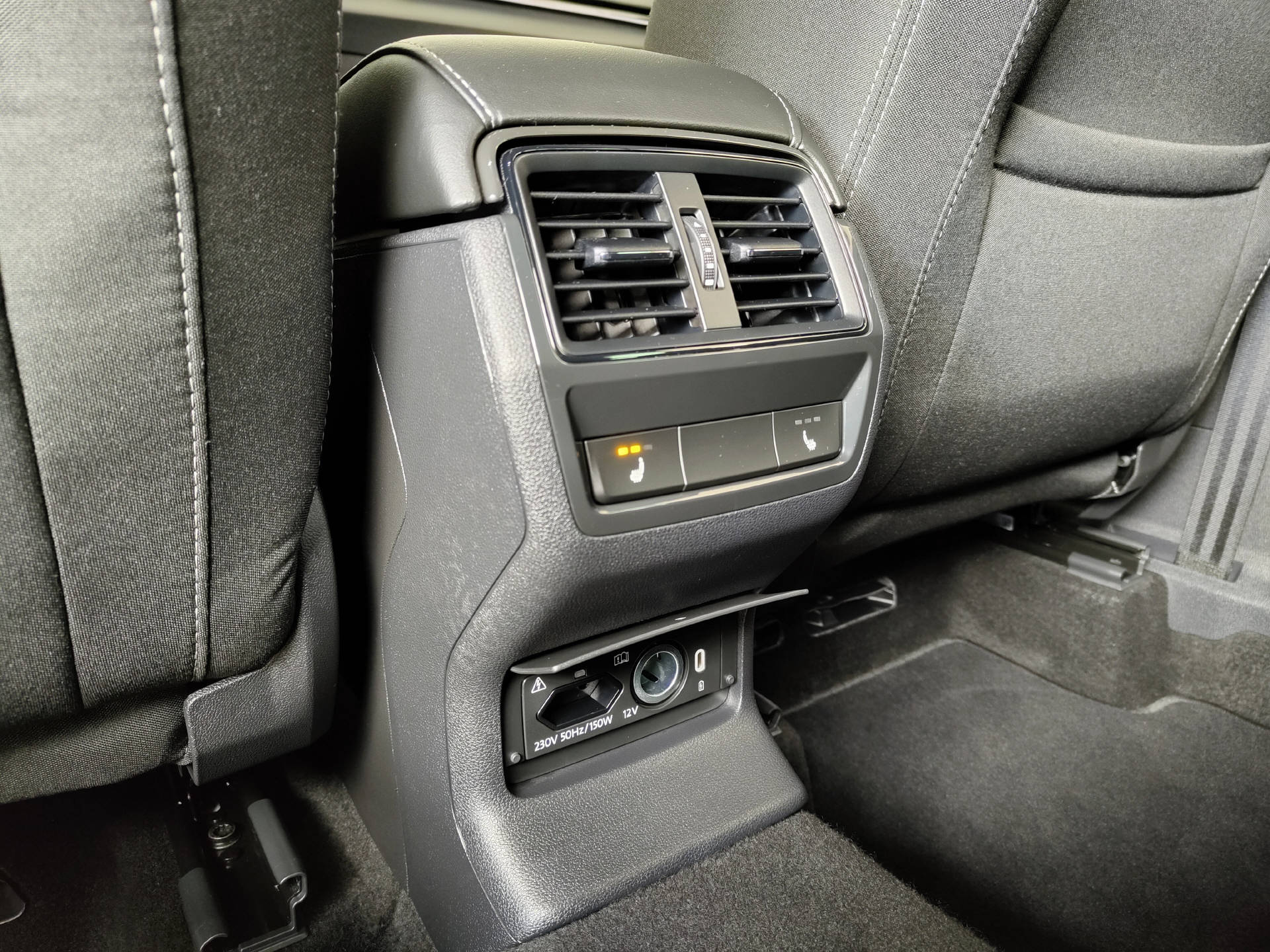 SKODA Karoq 1.5 TSI SportLine DSG-image-13