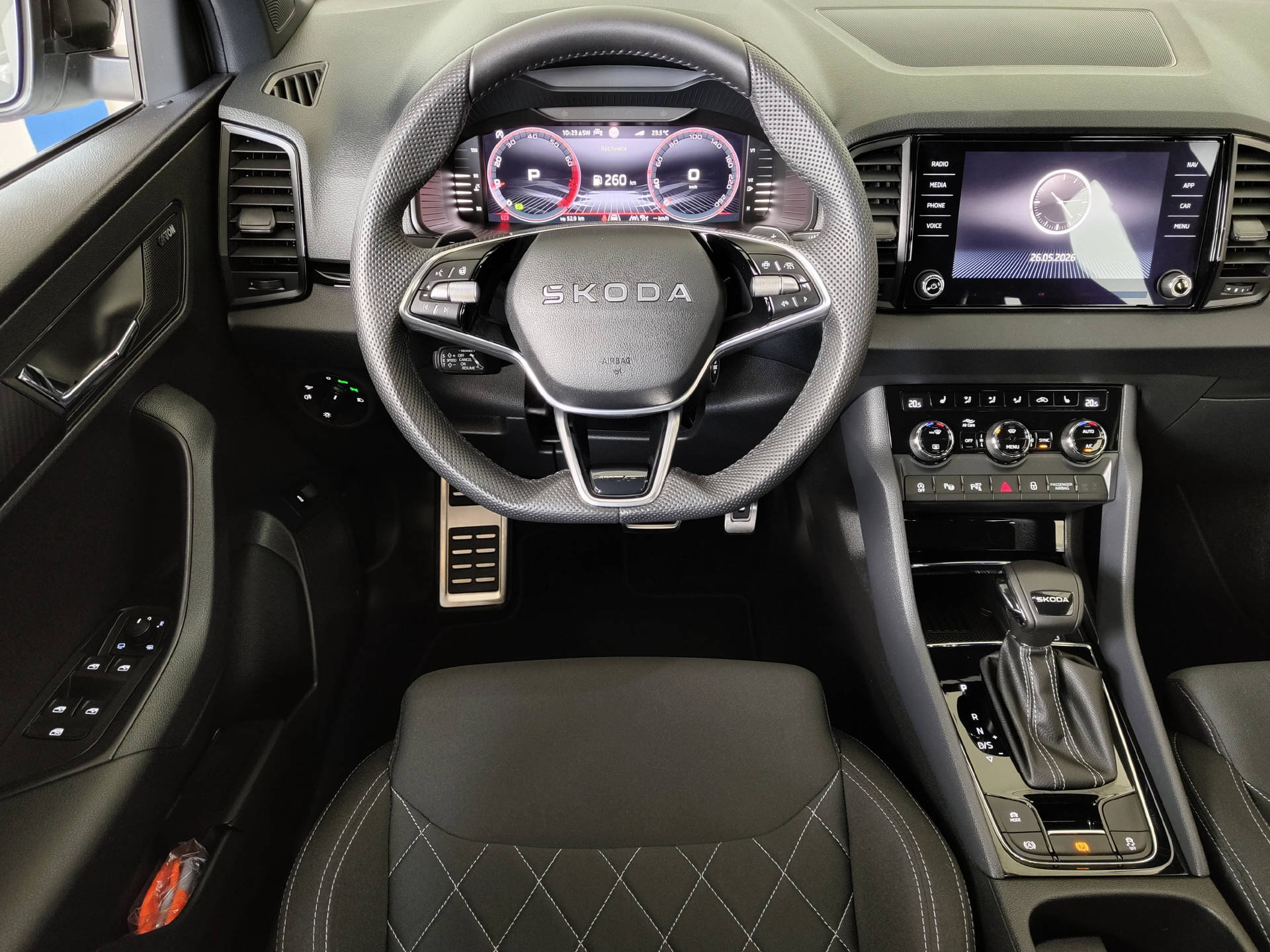 SKODA Karoq 1.5 TSI SportLine DSG-image-4