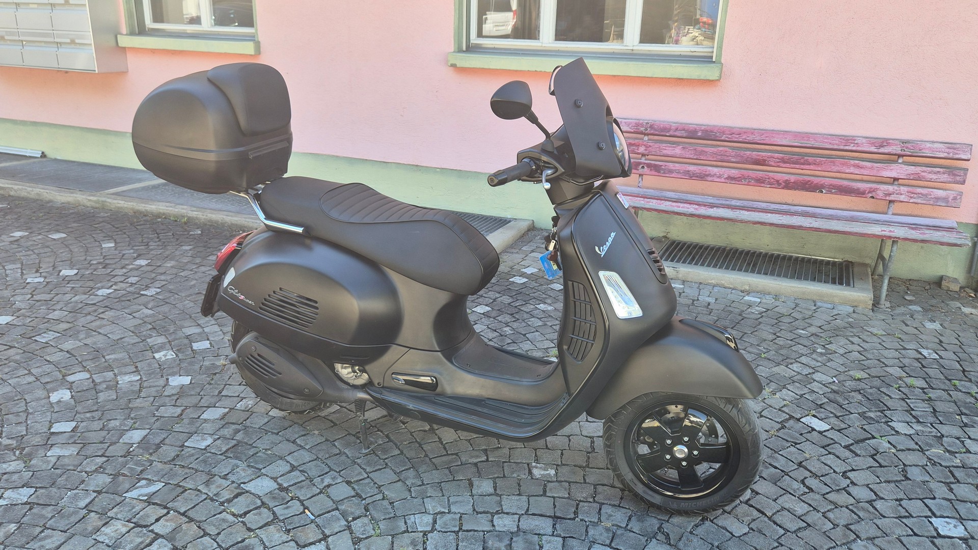 PIAGGIO Vespa GTS 300 Super Notte-image-1
