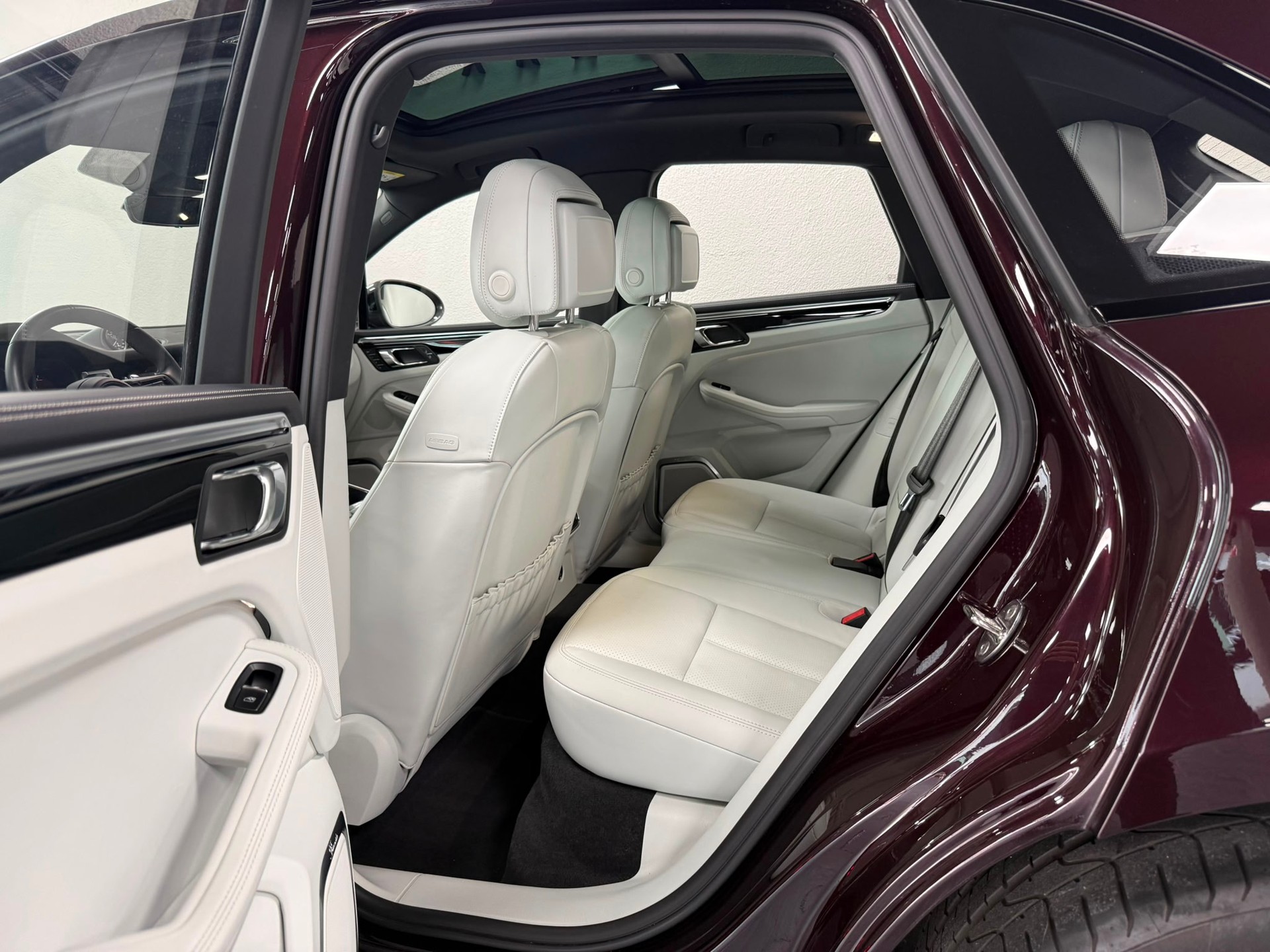 PORSCHE Macan T PDK-image-10