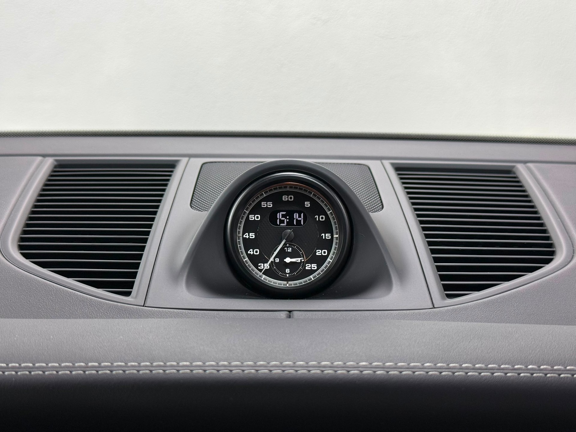 PORSCHE Macan T PDK-image-27