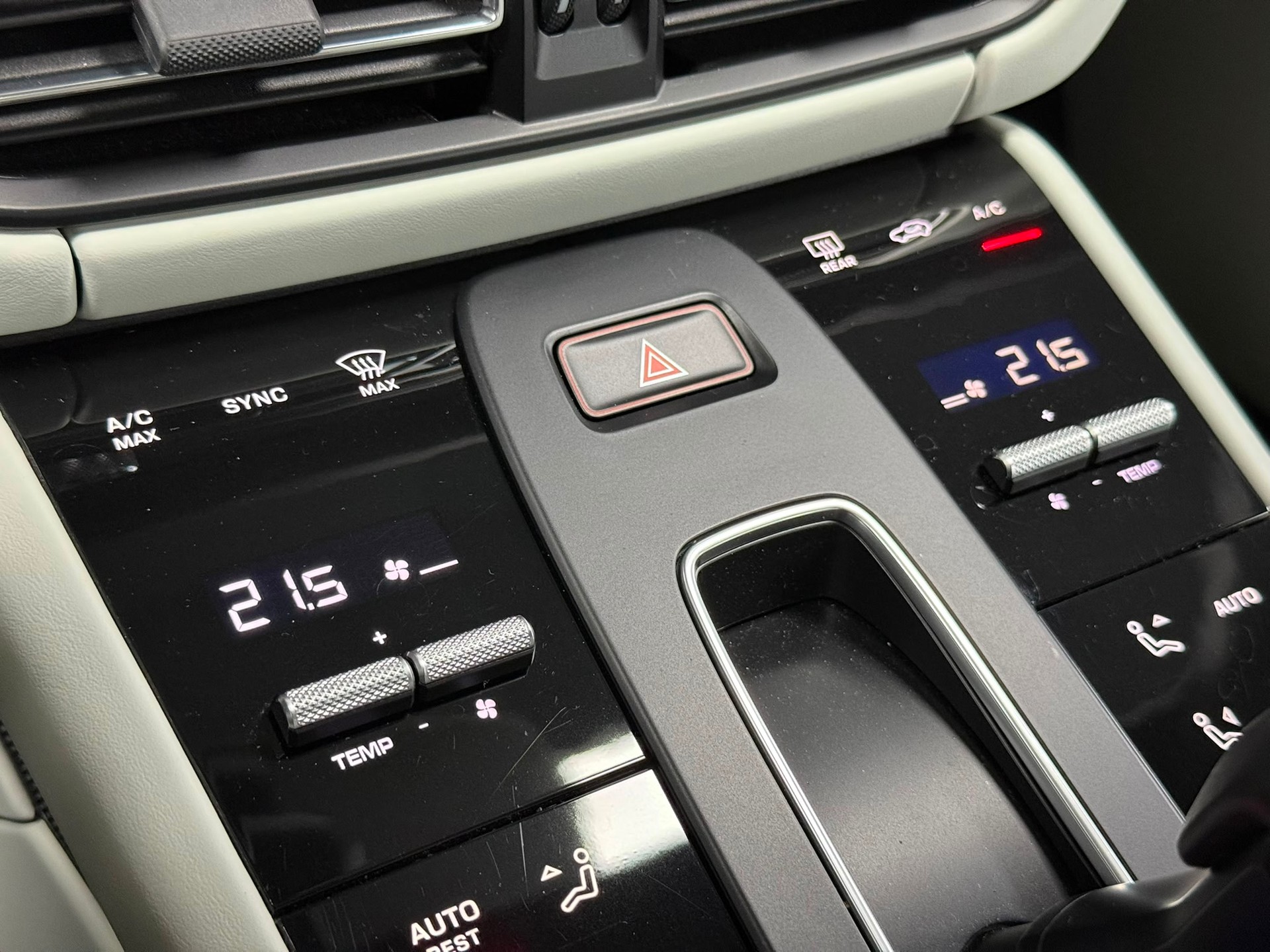 PORSCHE Macan T PDK-image-24
