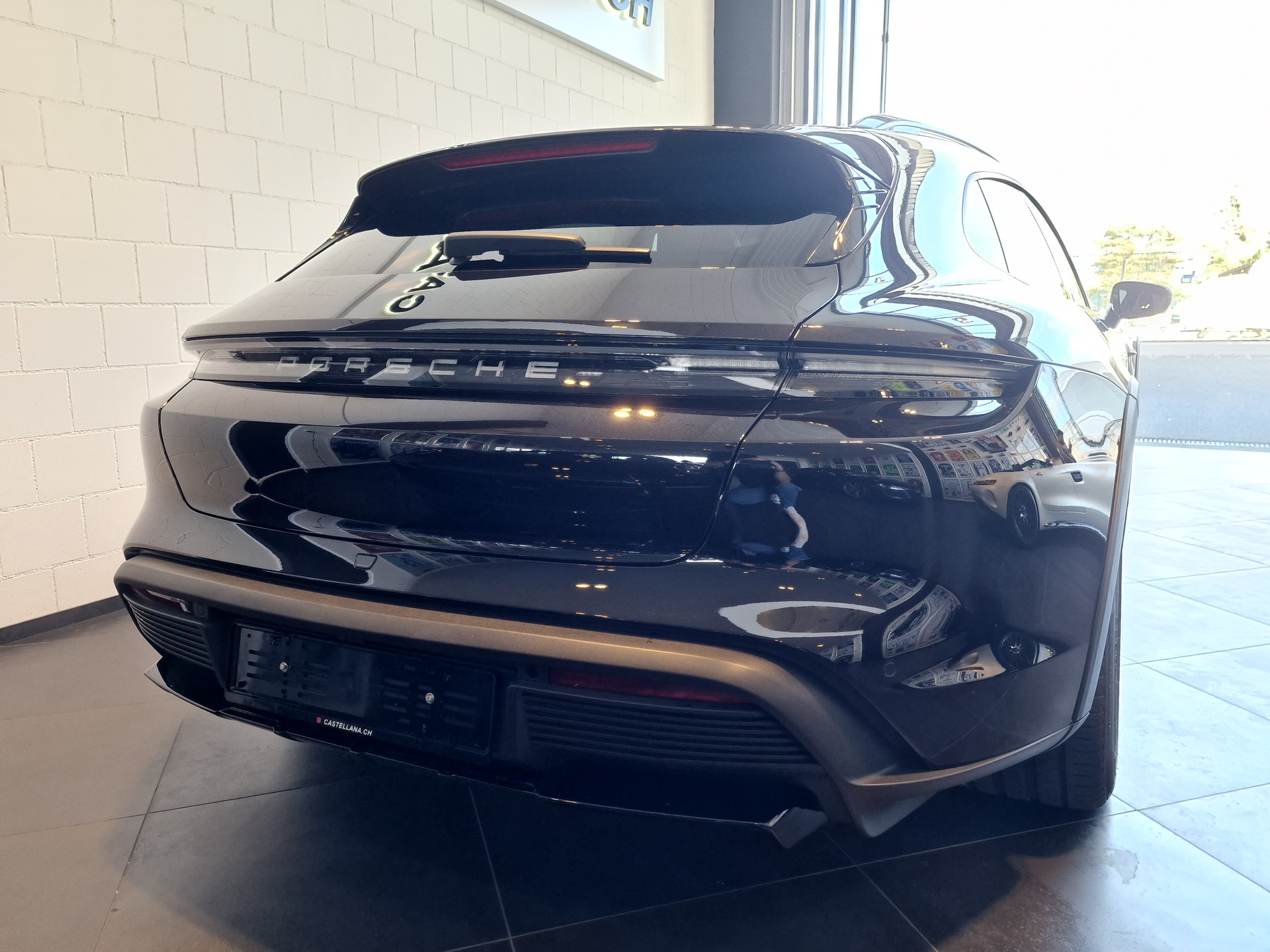 PORSCHE Taycan 4 Cross Turismo-image-5