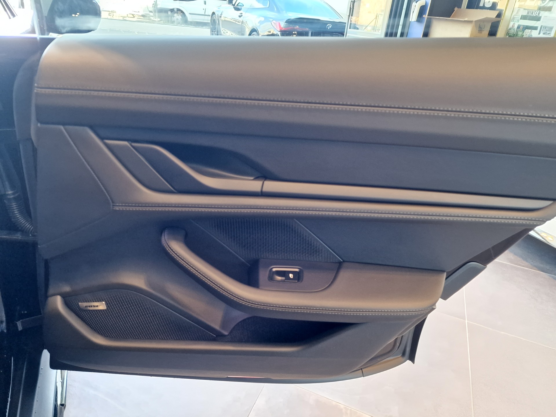 PORSCHE Taycan 4 Cross Turismo-image-25