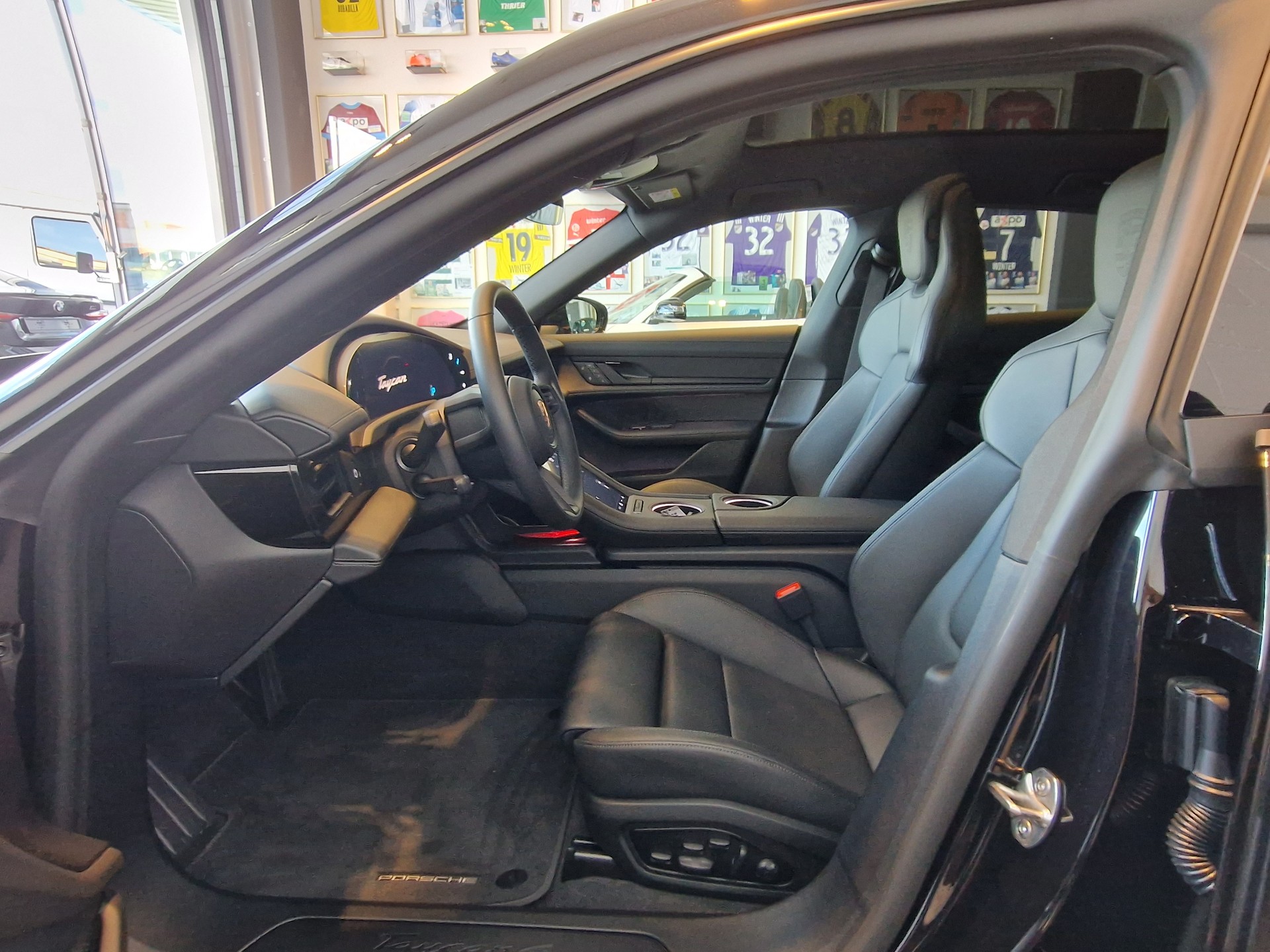 PORSCHE Taycan 4 Cross Turismo-image-10