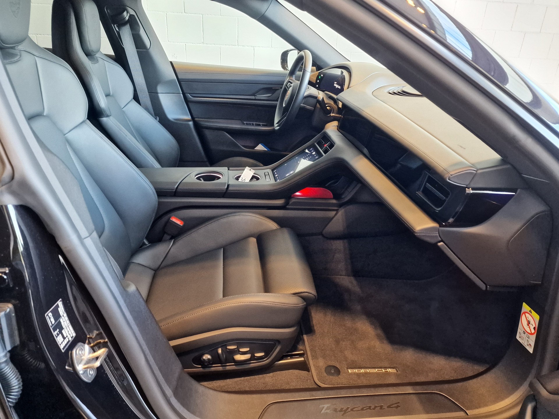 PORSCHE Taycan 4 Cross Turismo-image-11