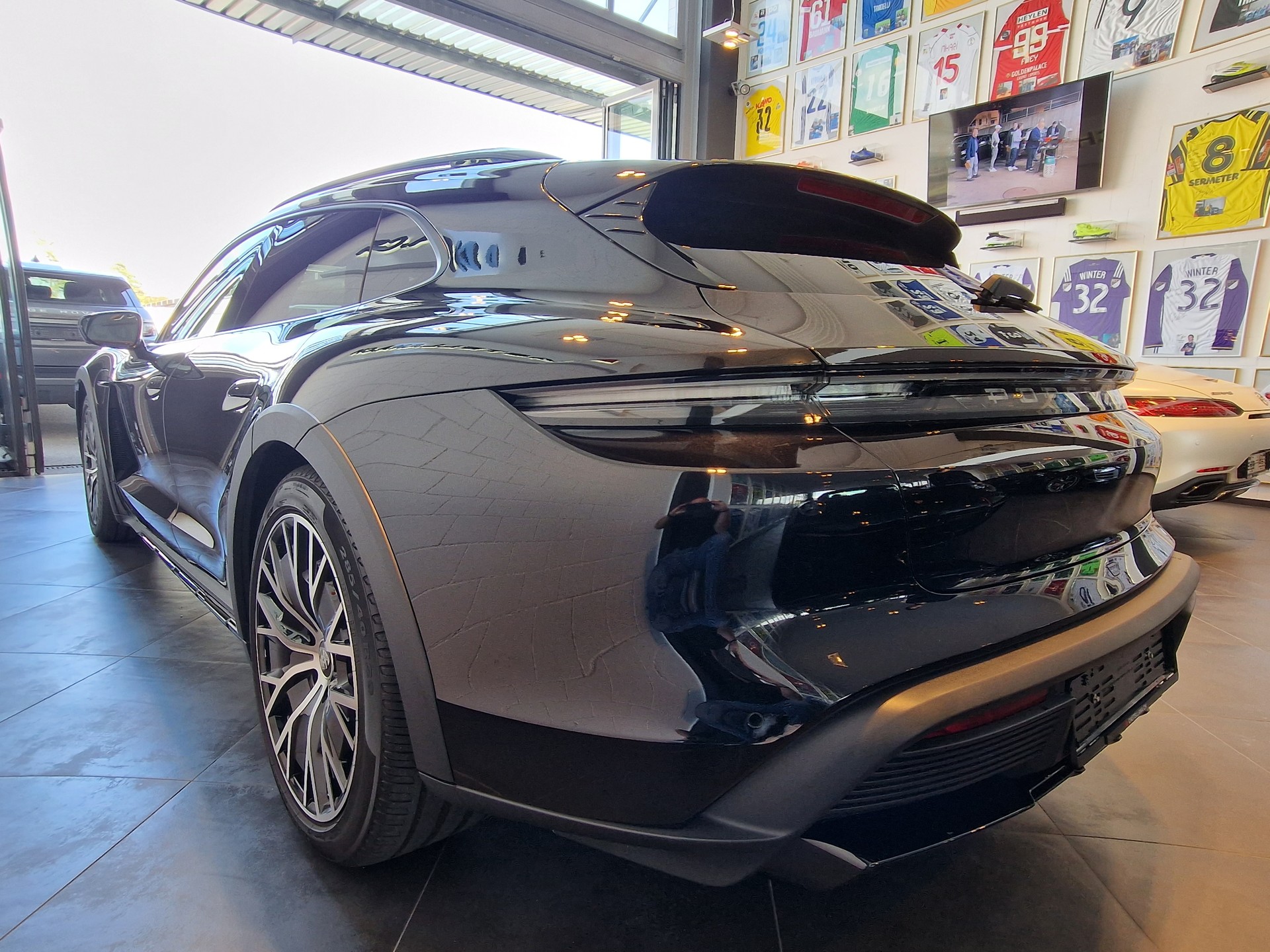 PORSCHE Taycan 4 Cross Turismo-image-6