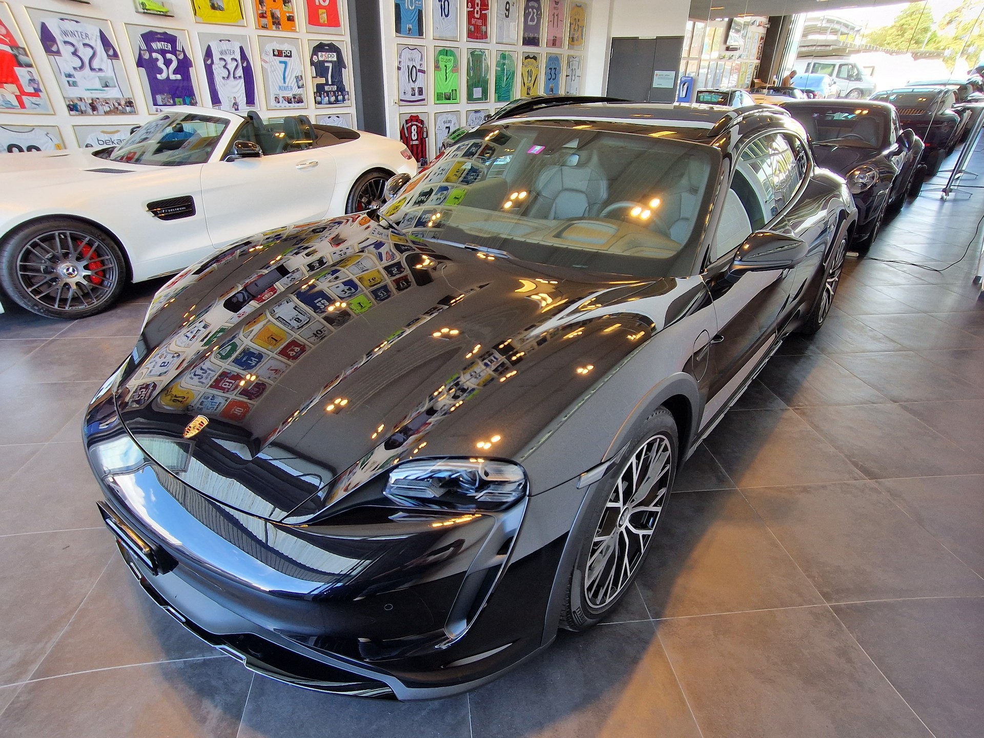 PORSCHE Taycan 4 Cross Turismo-showroom-element-2