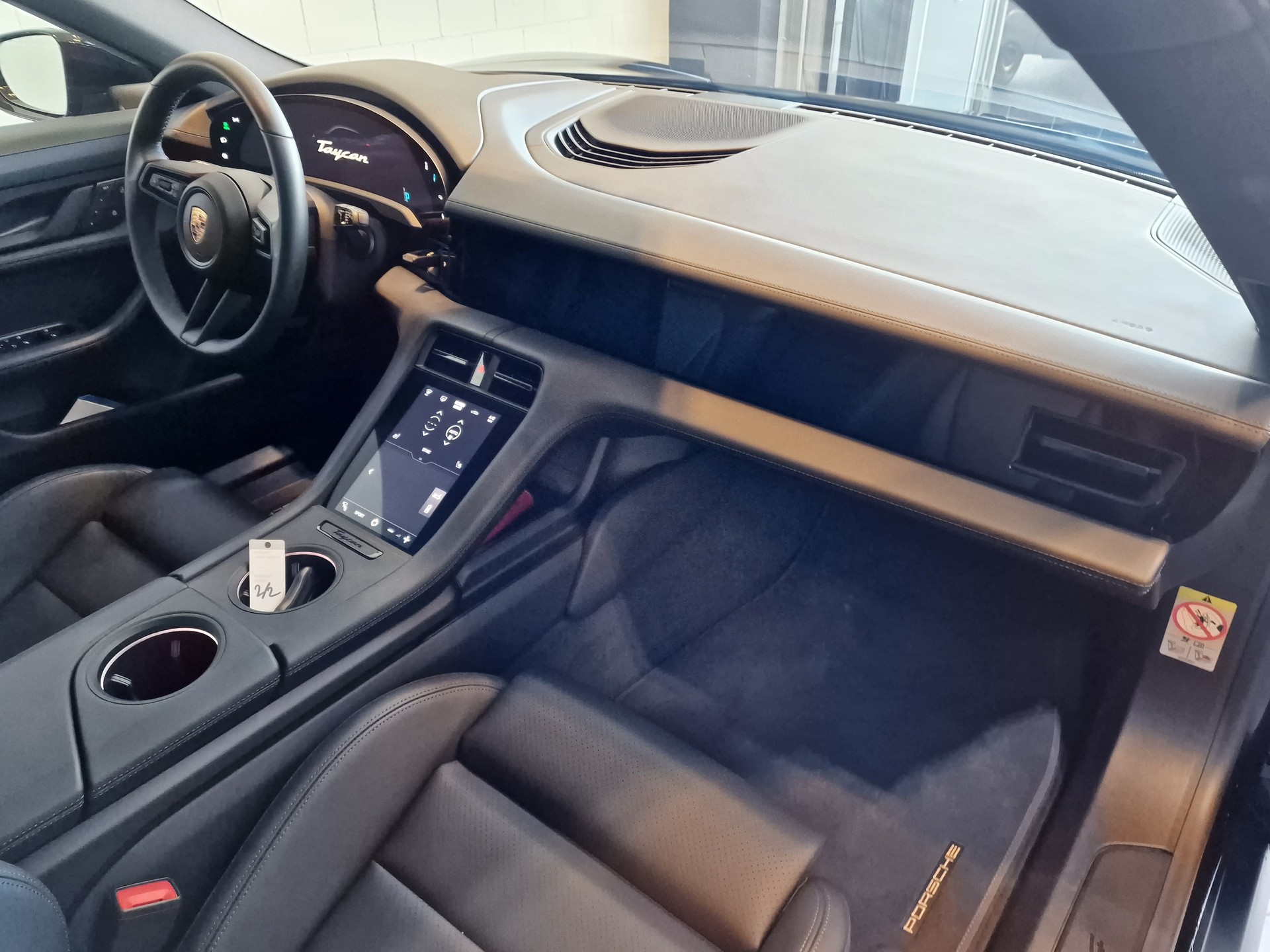 PORSCHE Taycan 4 Cross Turismo-image-12