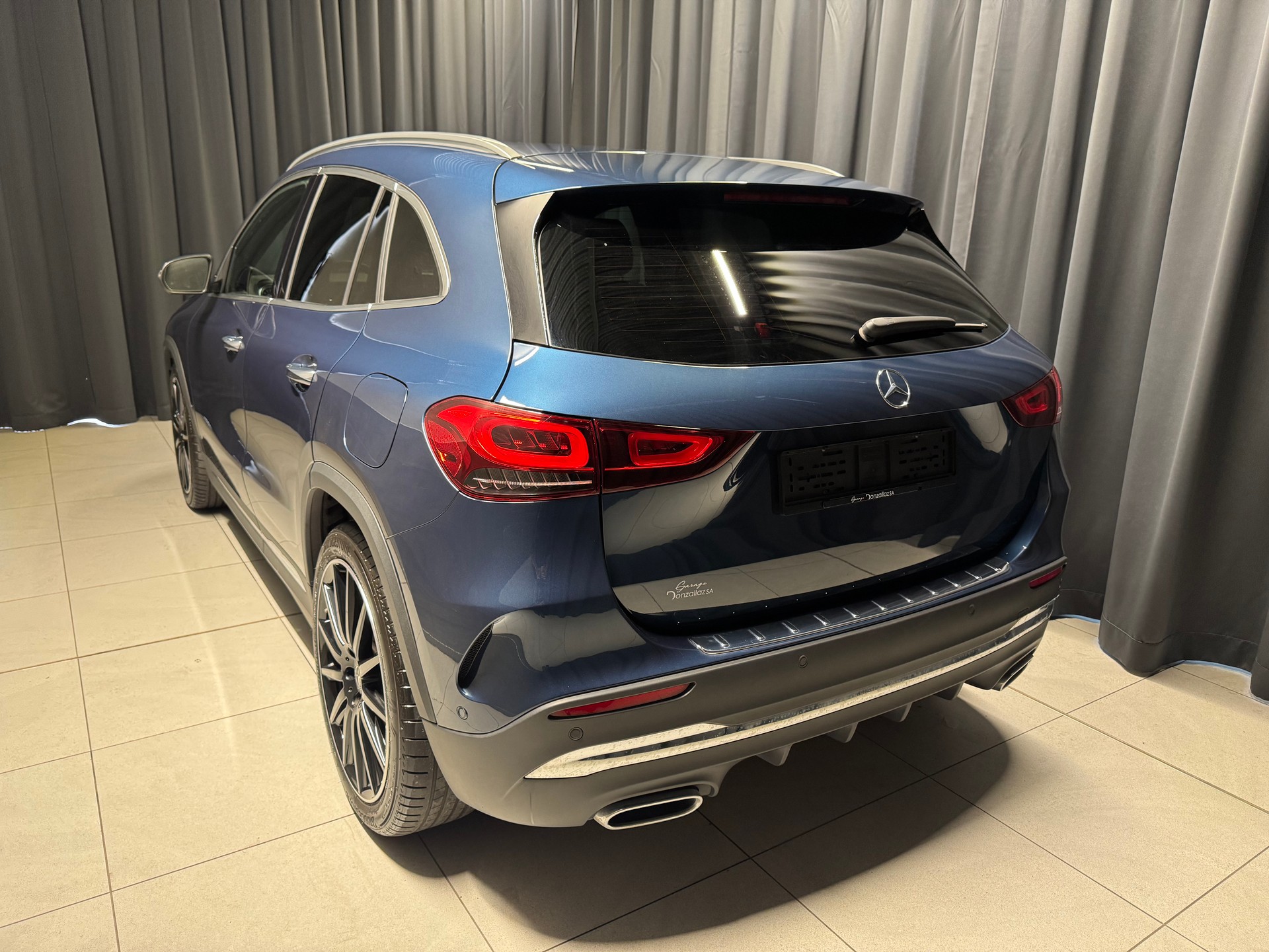 MERCEDES-BENZ GLA 200 4Matic AMG Line 8G-DCT(7)(M)-showroom-element-3