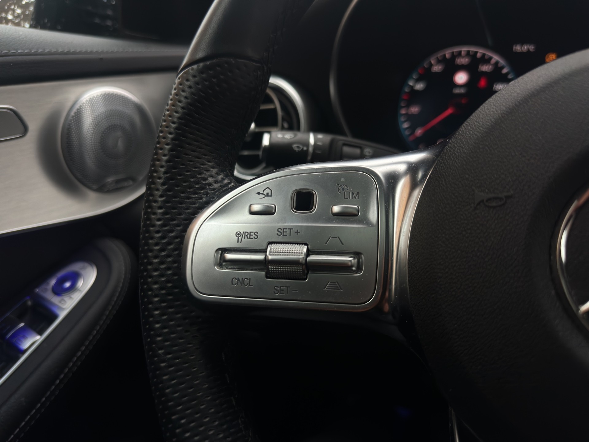 MERCEDES-BENZ GLC 220 d AMG Line 4Matic 9G-Tronic-image-14