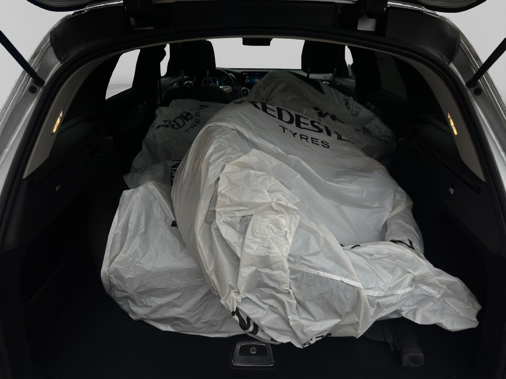 MERCEDES-BENZ GLC 220 d AMG Line 4Matic 9G-Tronic-image-16