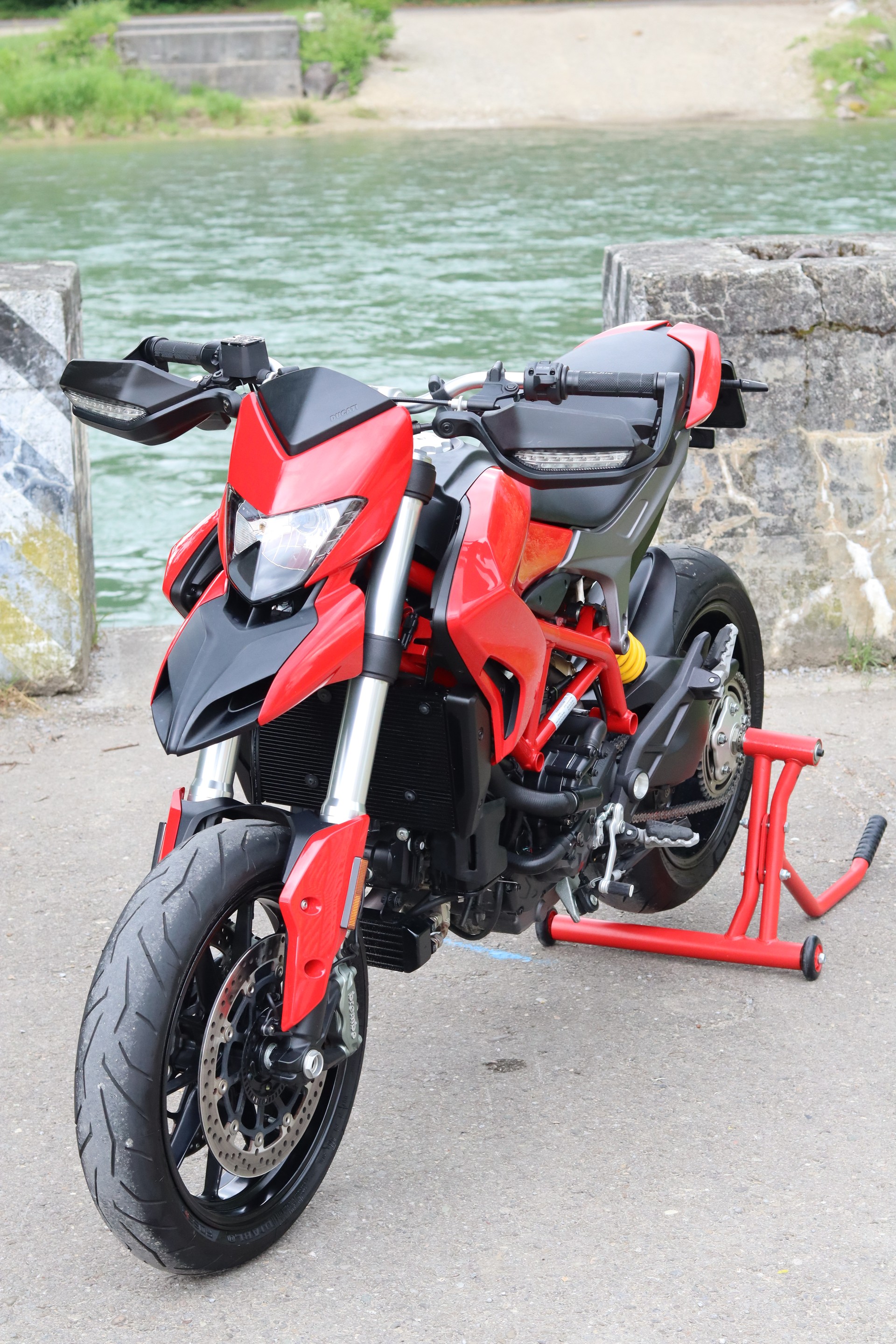 DUCATI Hypermotard 939