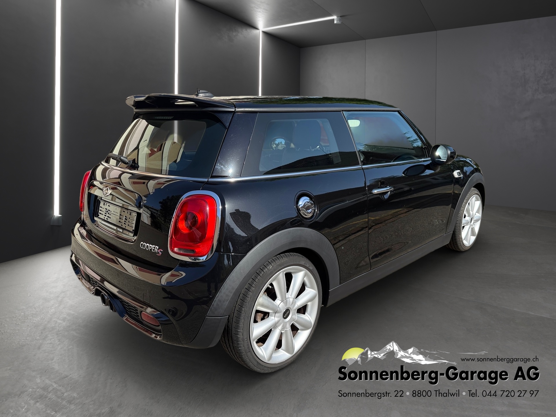 MINI Cooper S-showroom-element-2
