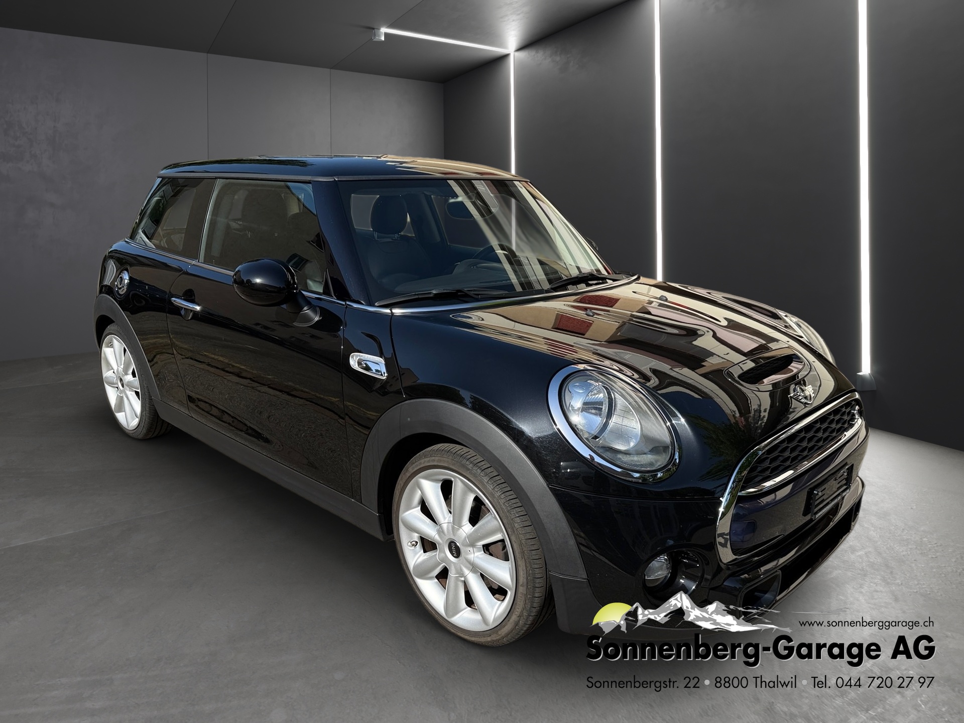 MINI Cooper S-showroom-element-1
