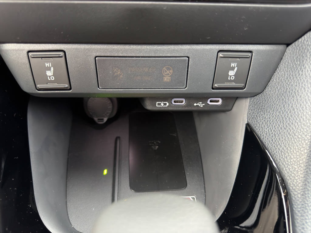 TOYOTA Yaris 1.5 Comfort e-CVT VVTi-HSD SPORT-image-6