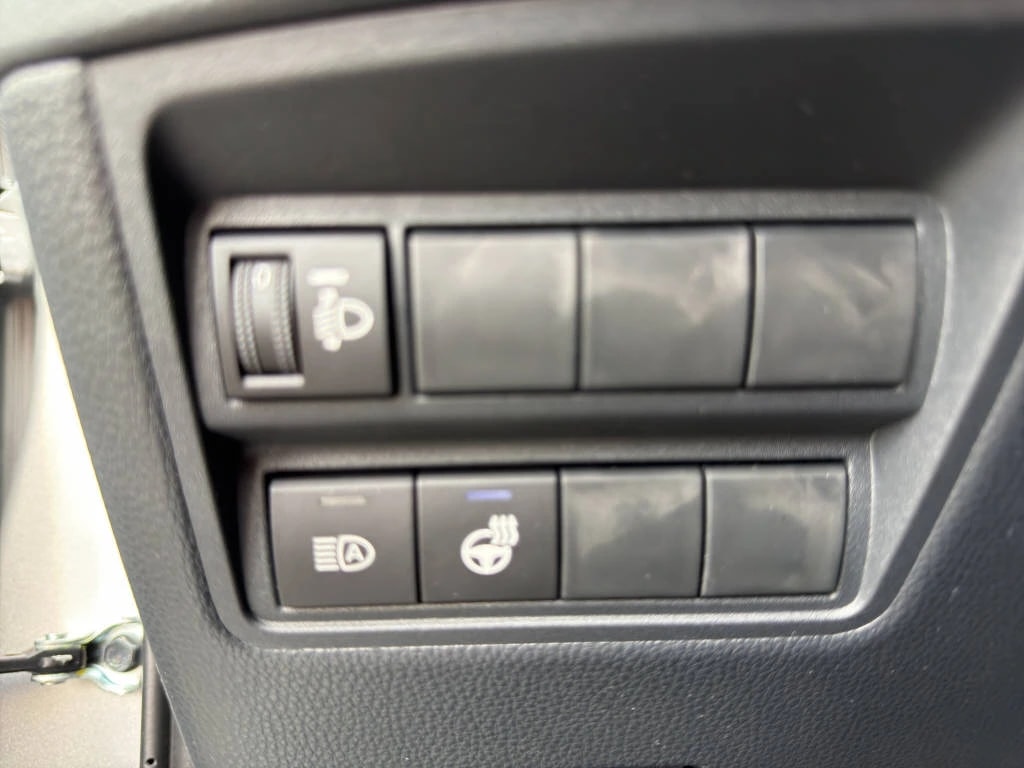 TOYOTA Yaris 1.5 Comfort e-CVT VVTi-HSD SPORT-image-8