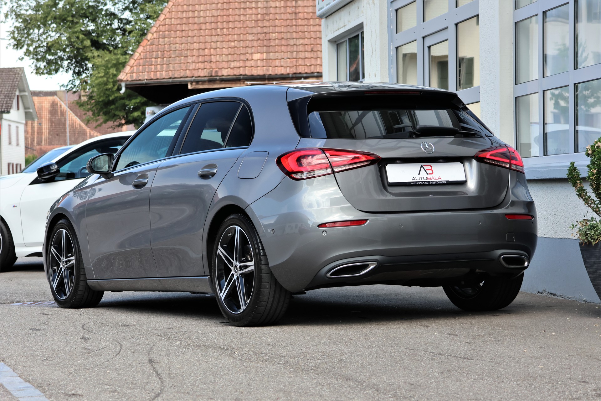 MERCEDES-BENZ A 180 Night Star 7G-DCT (CH)-showroom-element-2