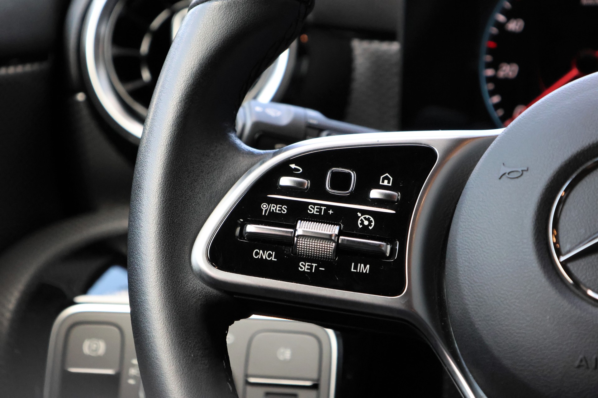MERCEDES-BENZ A 180 Night Star 7G-DCT (CH)-image-15