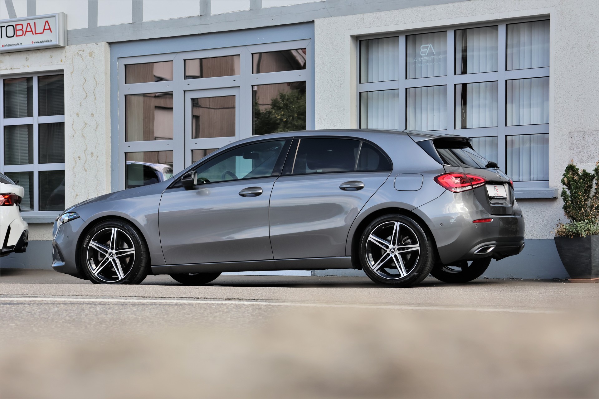 MERCEDES-BENZ A 180 Night Star 7G-DCT (CH)-showroom-element-3