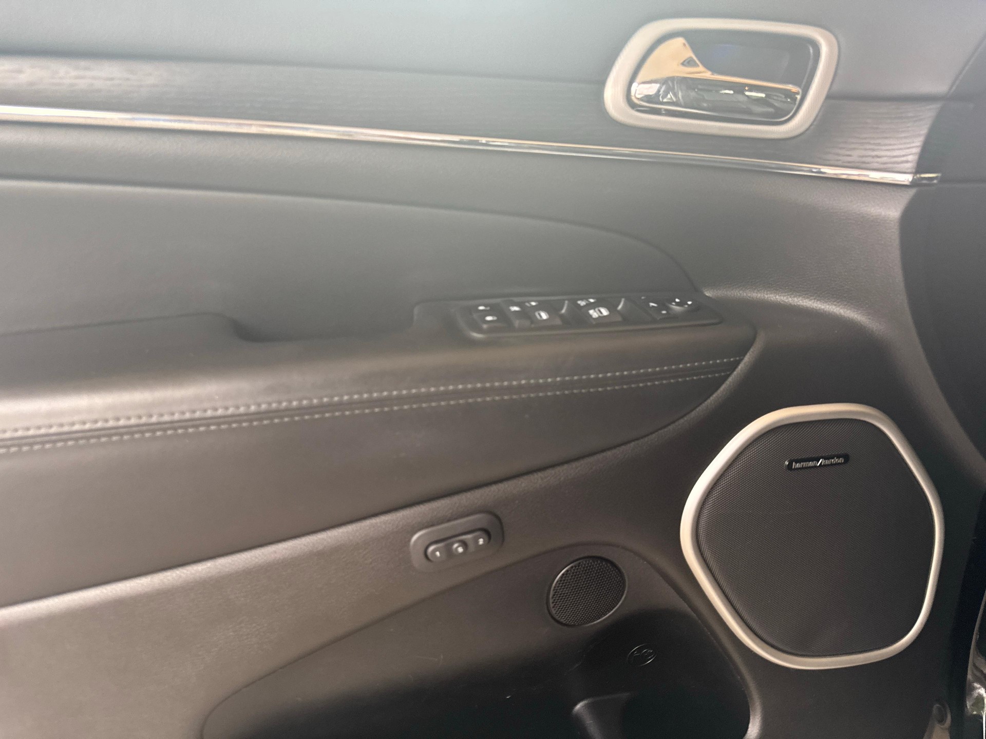 JEEP Grand Cherokee 3.0 CRD 250 Summit / ab 3,99% Leasing bei Abschluss einer Protect Autoversicherung-image-12