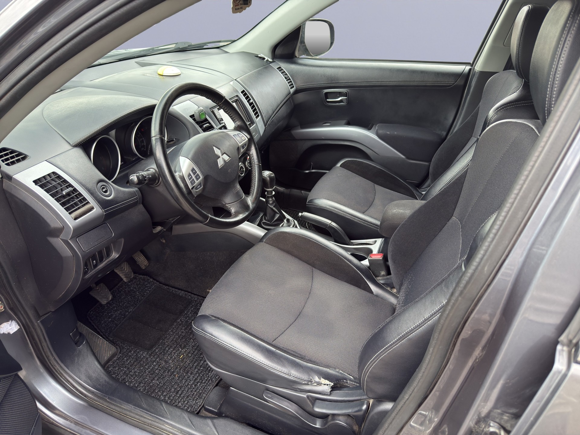 MITSUBISHI Outlander 2.2 DID Inform 4WD-image-12