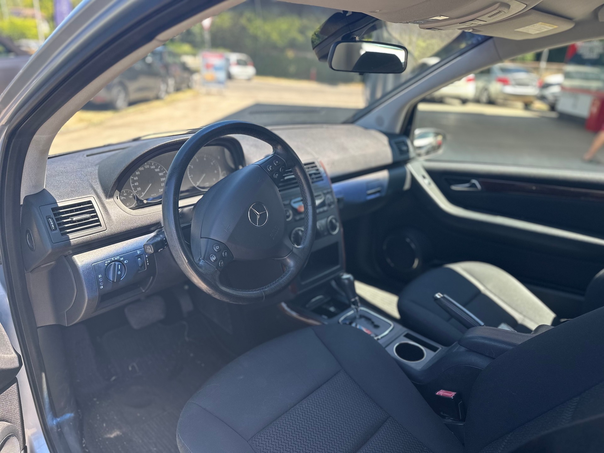 MERCEDES-BENZ A 200 T Elégance-image-8