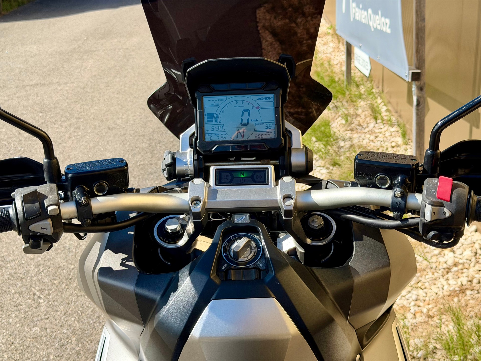 HONDA X-ADV 750 ABS-image-15