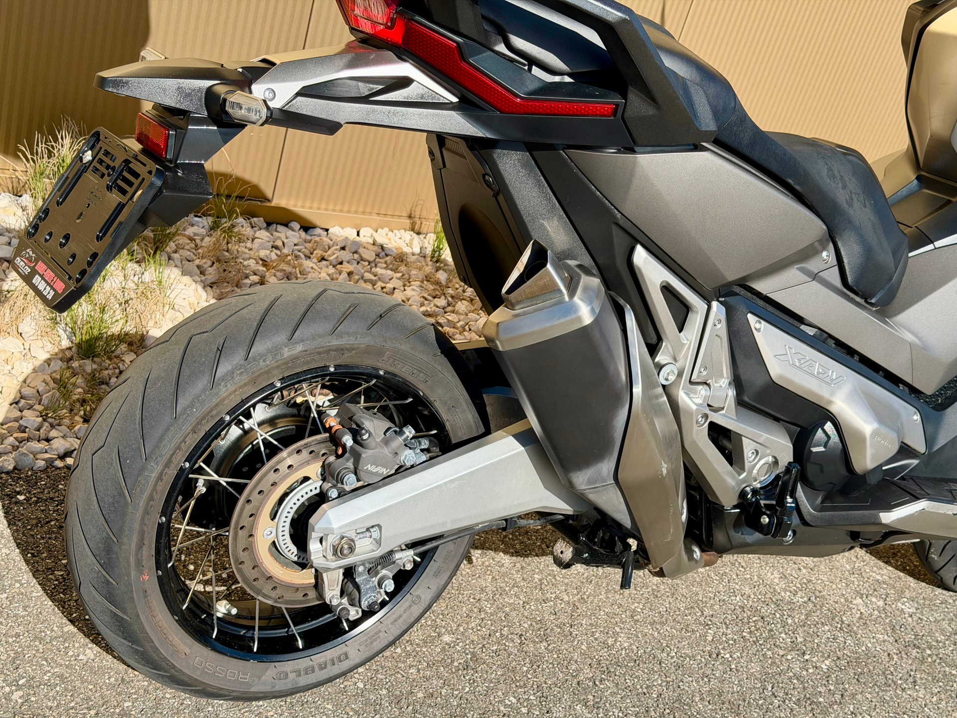 HONDA X-ADV 750 ABS-image-6