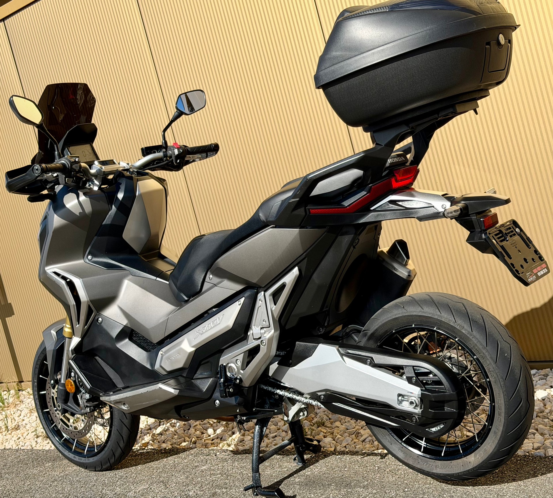 HONDA X-ADV 750 ABS-image-11