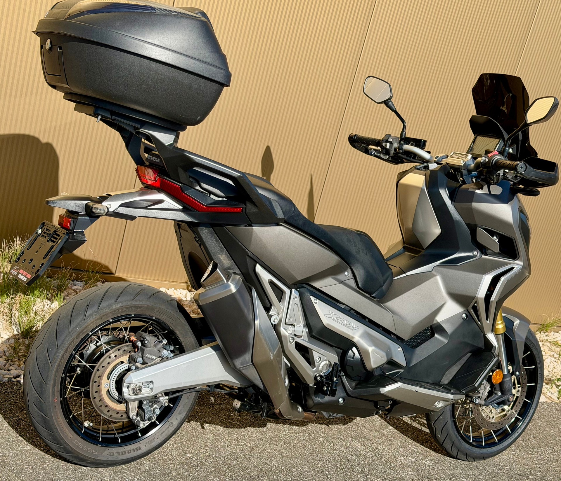 HONDA X-ADV 750 ABS-image-4