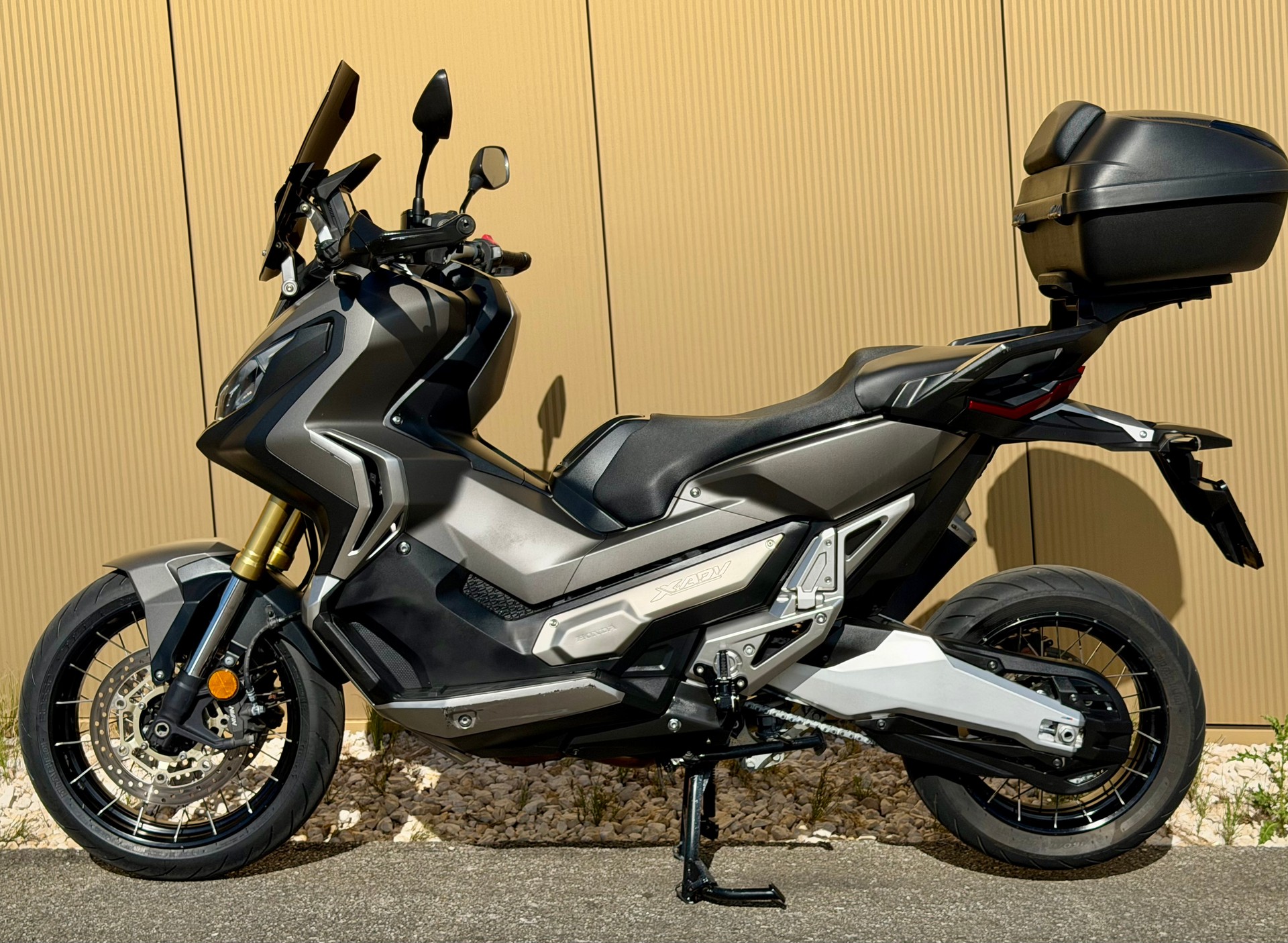 HONDA X-ADV 750 ABS-image-10
