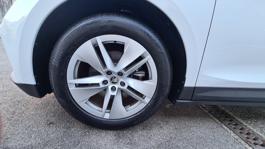 SKODA Enyaq iV 60 ** Teil-Leder ** 180 PS ** Paket Family Plus ** Paket Licht & Sicht ** SOH WERT 96.2% **-image-12