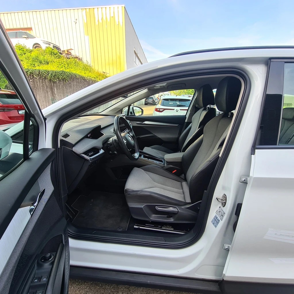 SKODA Enyaq iV 60 ** Teil-Leder ** 180 PS ** Paket Family Plus ** Paket Licht & Sicht ** SOH WERT 96.2% **-image-10