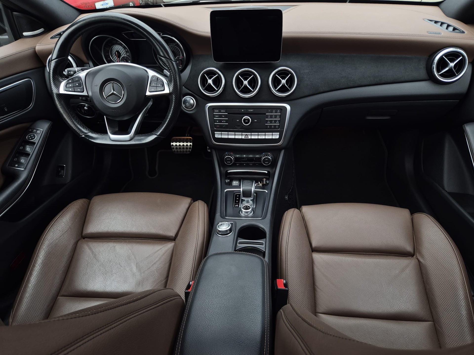 MERCEDES-BENZ CLA Shooting Brake 45 AMG 4Matic Speedshift-image-14