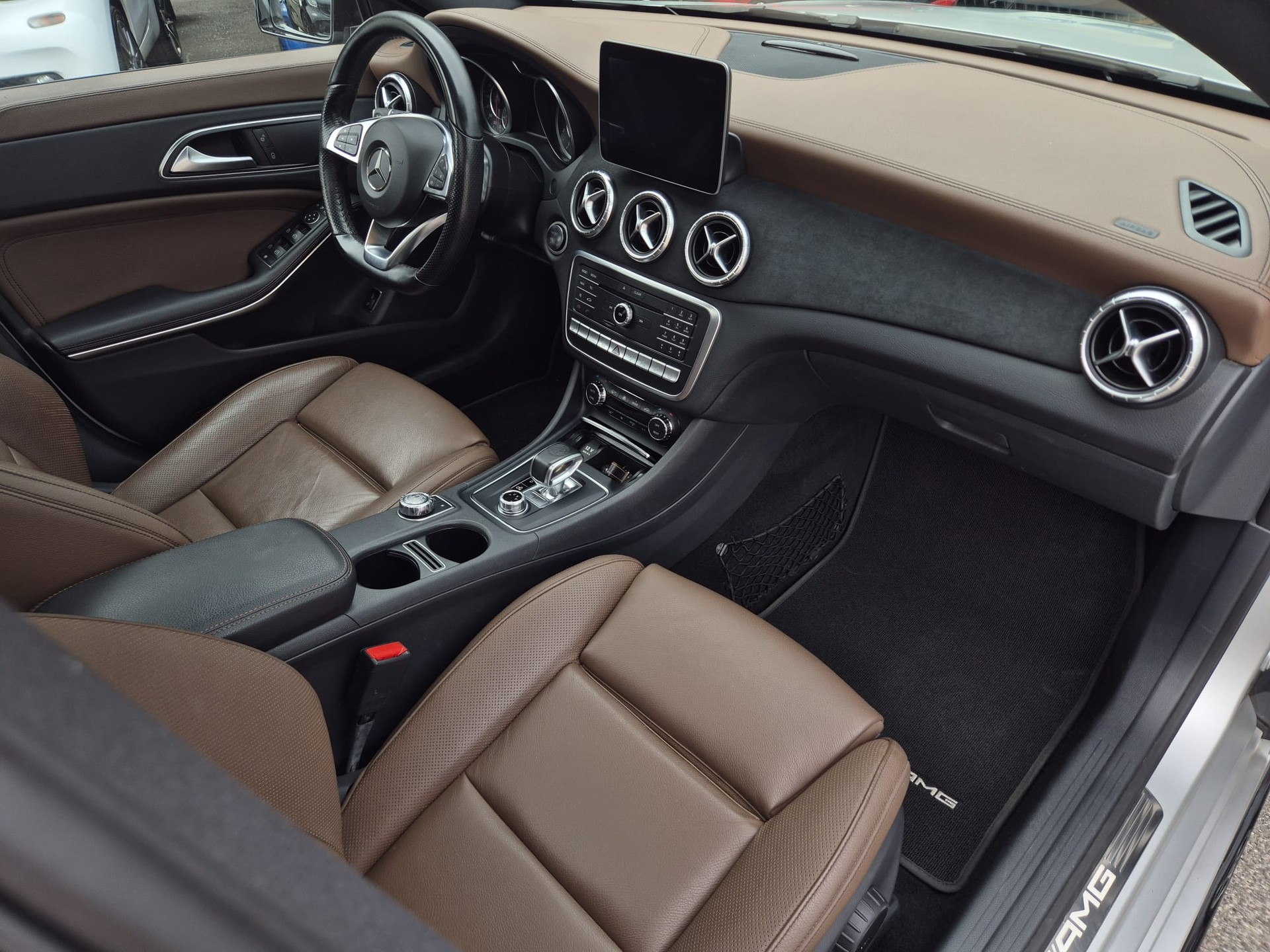 MERCEDES-BENZ CLA Shooting Brake 45 AMG 4Matic Speedshift-image-11
