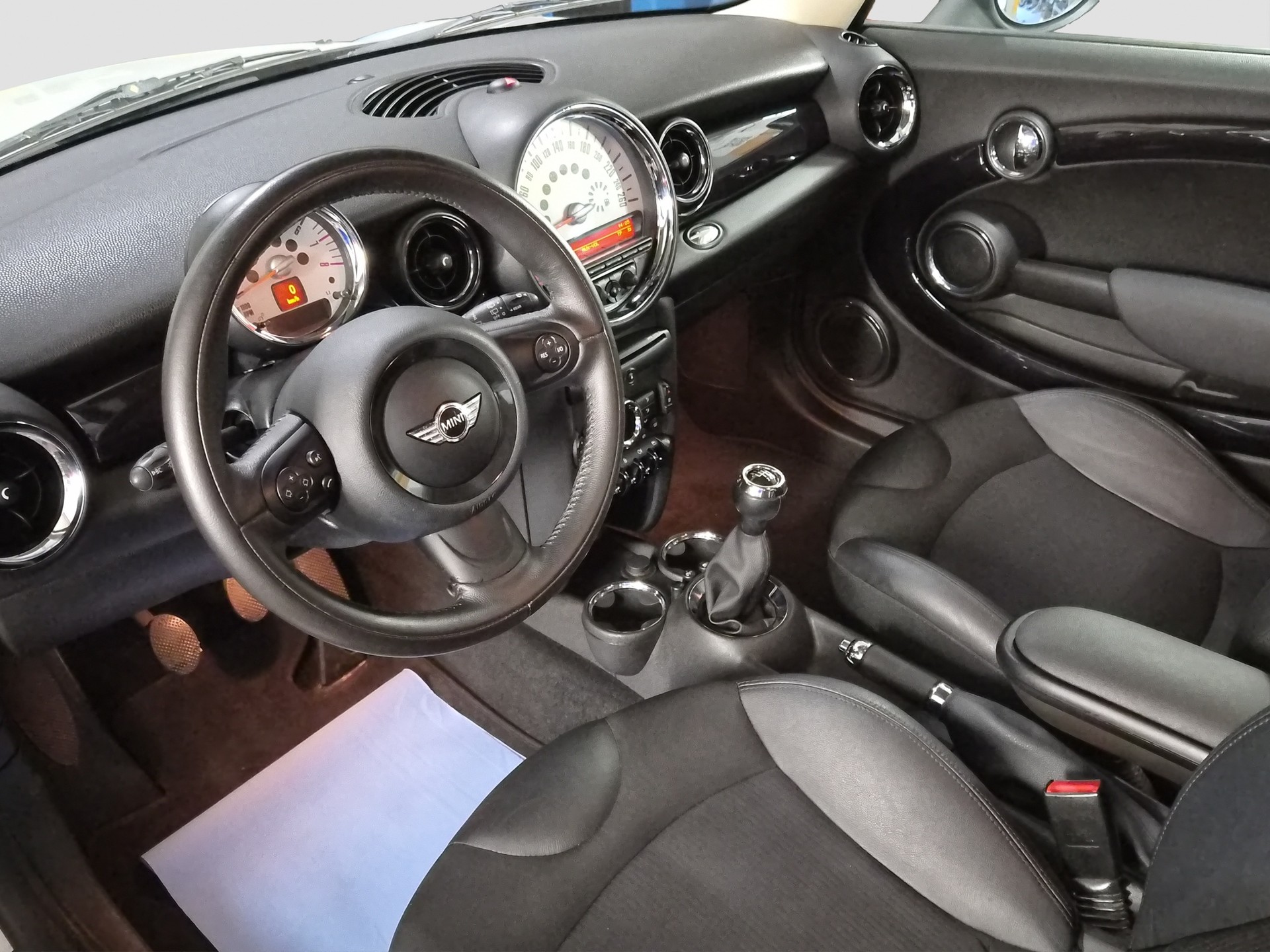 MINI R56 1.6i Cooper-image-9