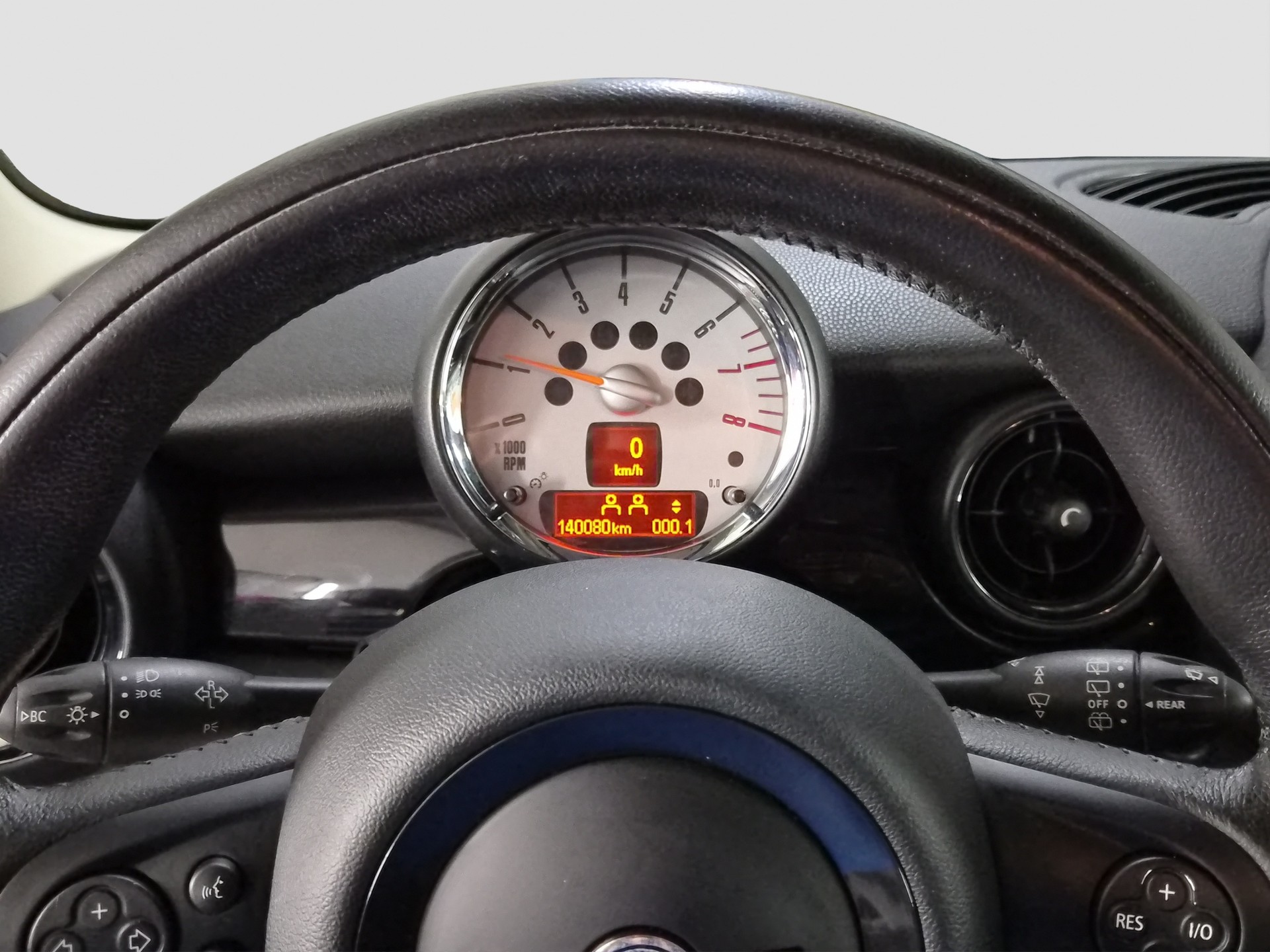 MINI R56 1.6i Cooper-image-15