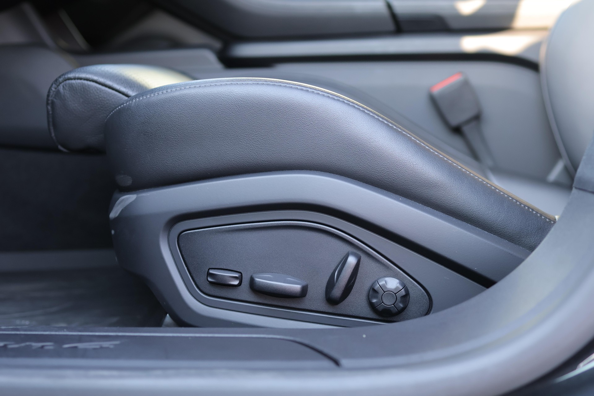 PORSCHE Taycan Cross Turismo 4-image-11