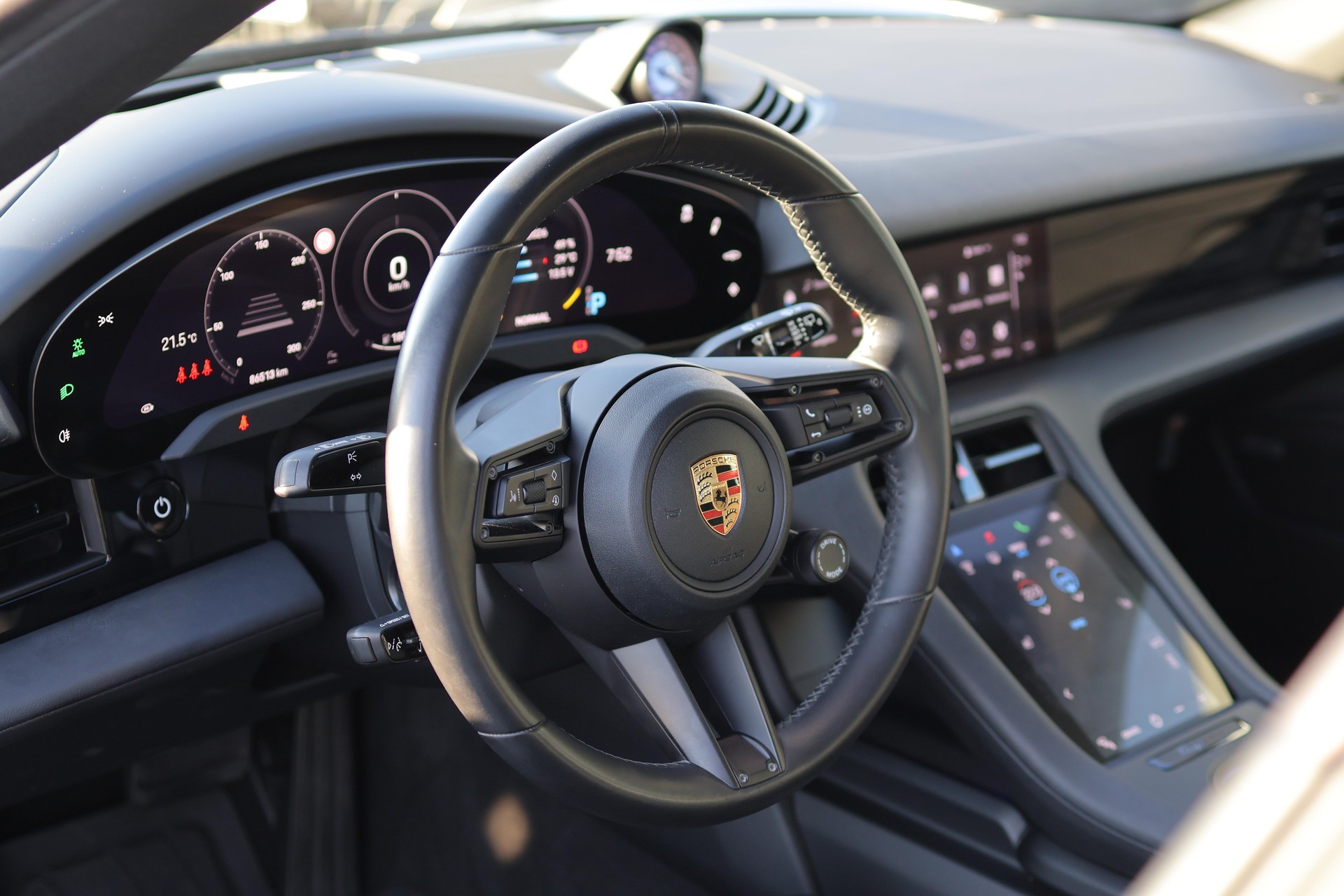 PORSCHE Taycan Cross Turismo 4-image-10