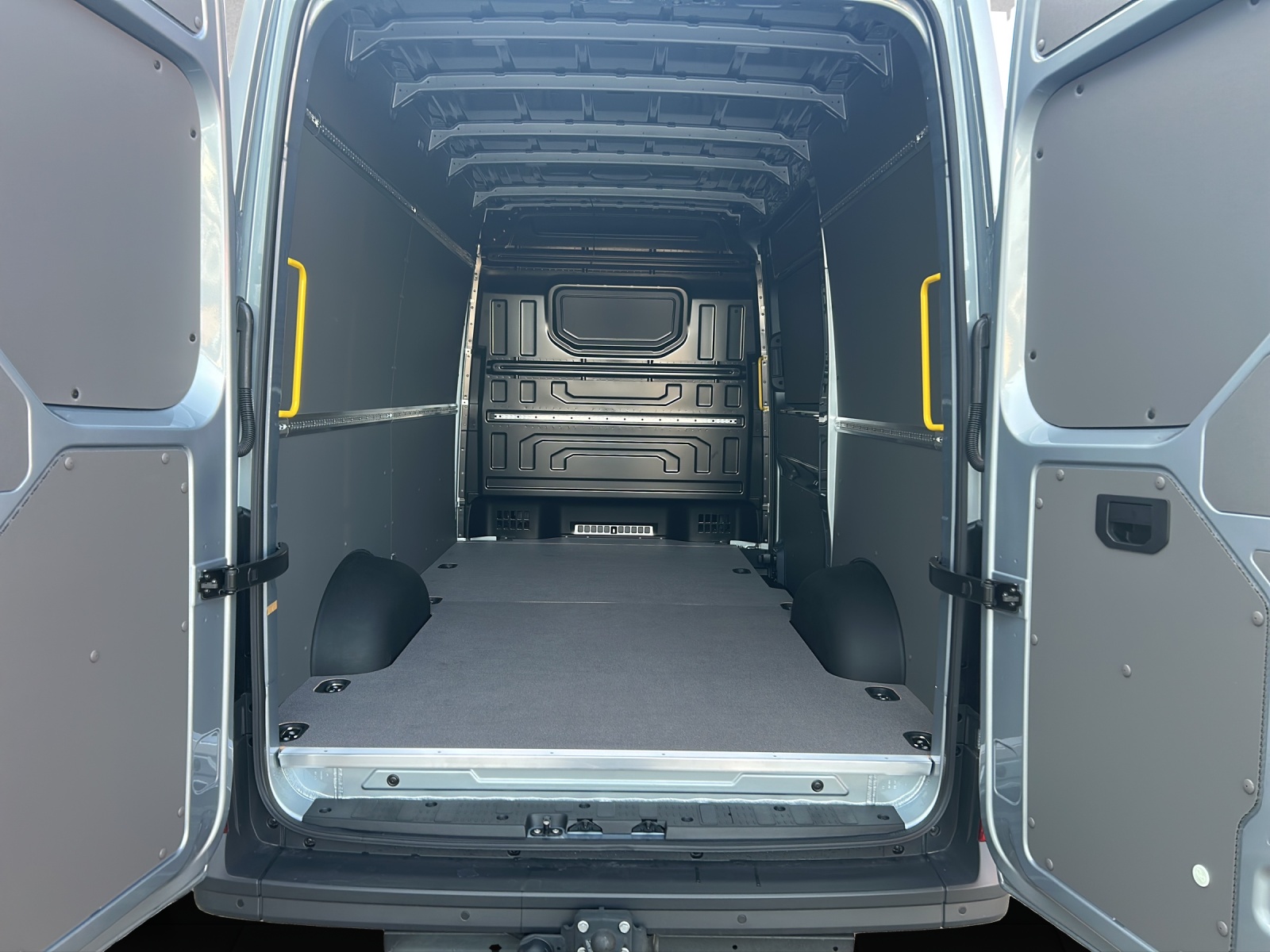 VW Crafter 35 2.0 BiTDI L3 4Motion A-image-9