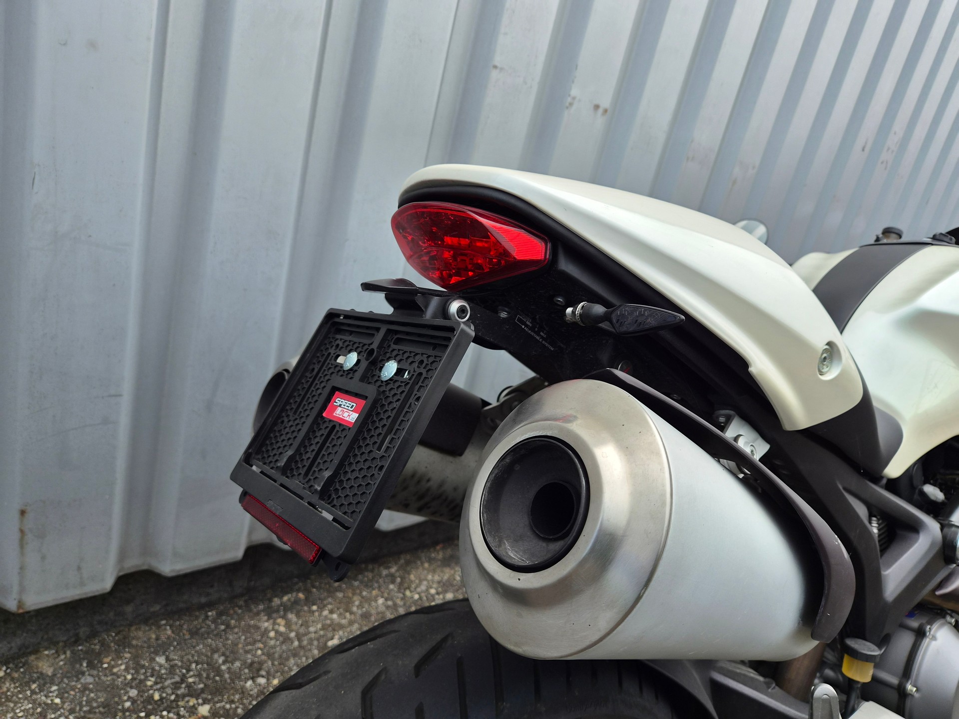 DUCATI Monster 1100 ABS-image-4