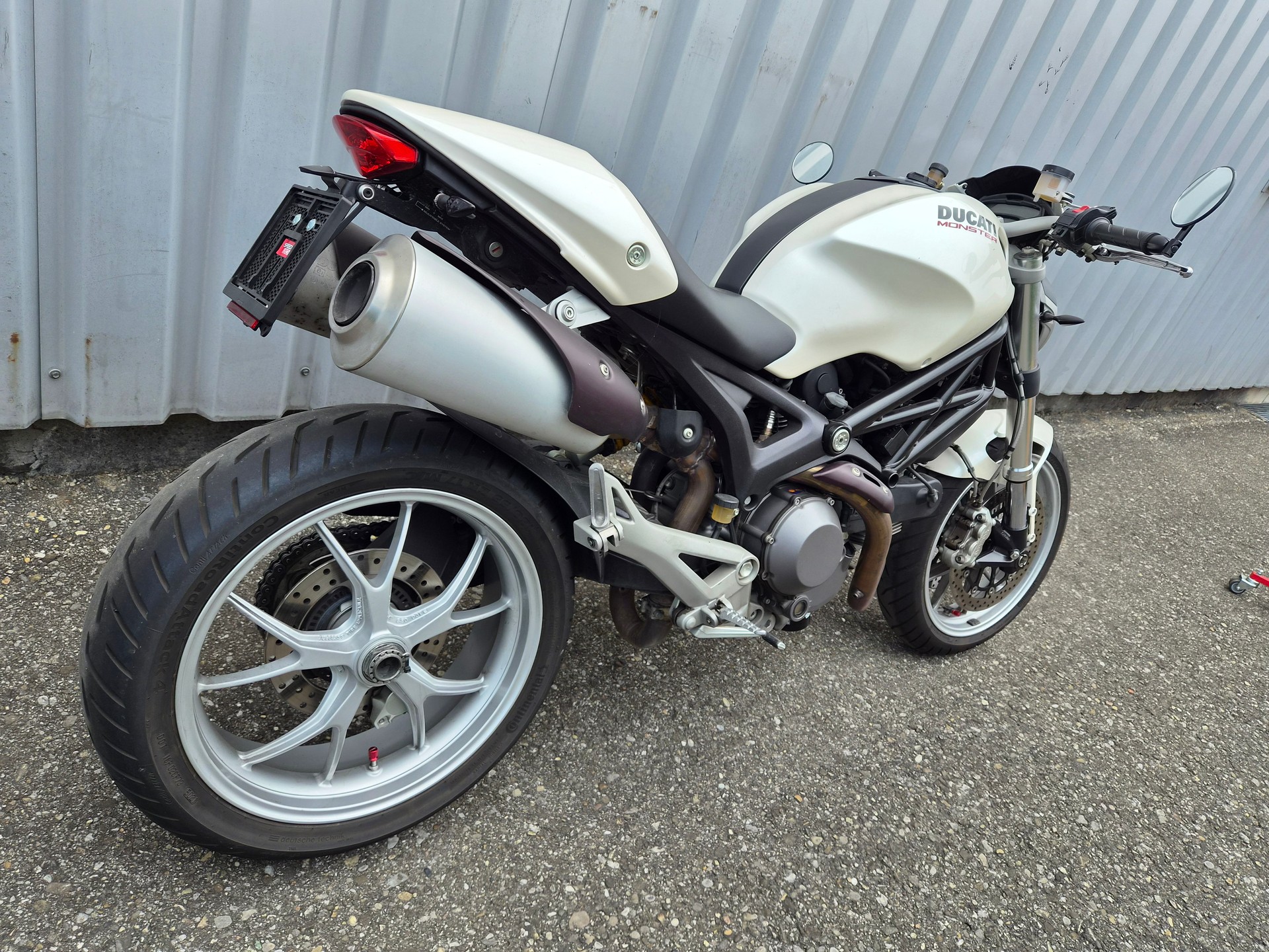 DUCATI Monster 1100 ABS-image-15
