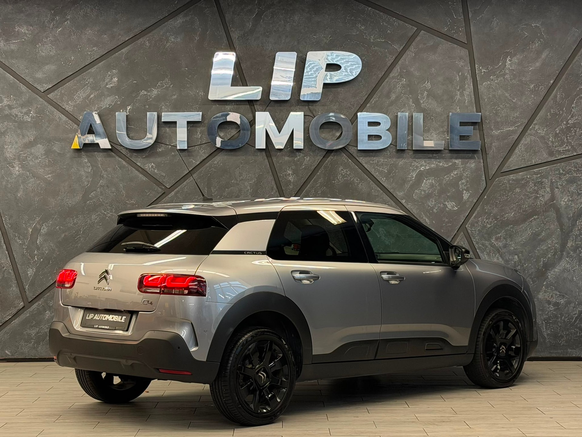 CITROEN C4 Cactus 1.2 Pure Tech Shine EAT6-image-5