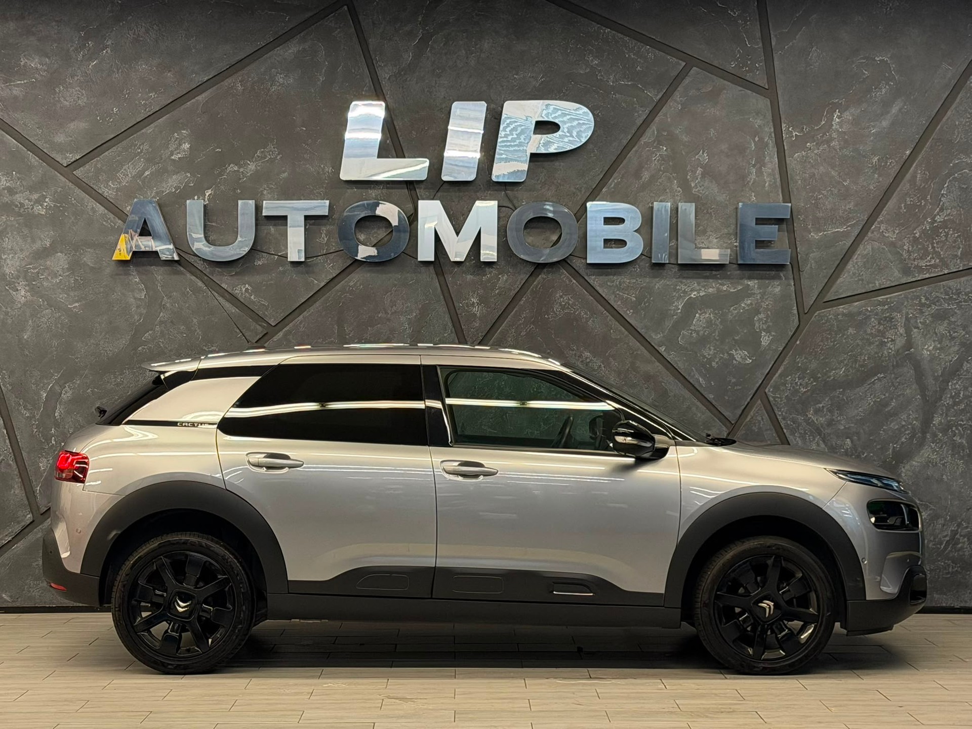 CITROEN C4 Cactus 1.2 Pure Tech Shine EAT6-showroom-element-3