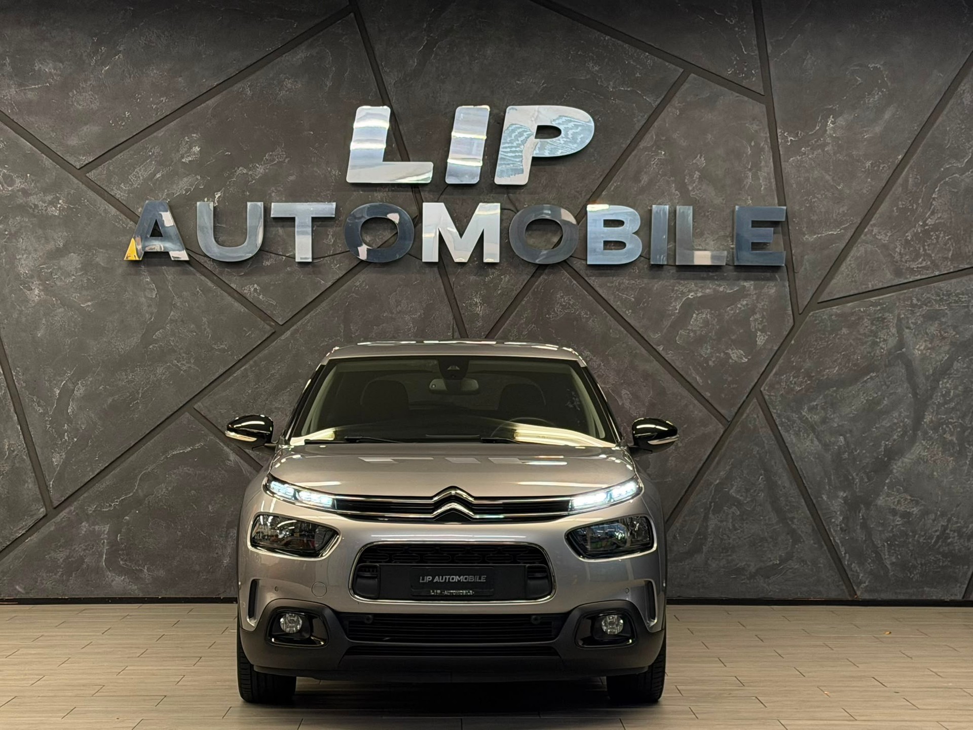 CITROEN C4 Cactus 1.2 Pure Tech Shine EAT6-showroom-element-1