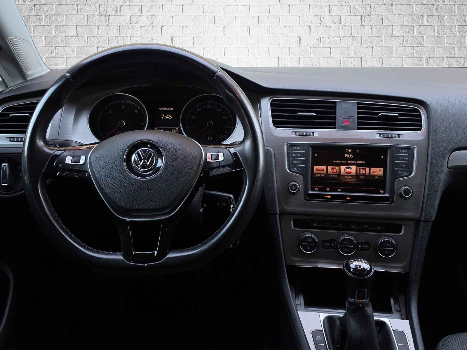 VW Golf 2.0 TDI Comfortline 4Motion-image-10