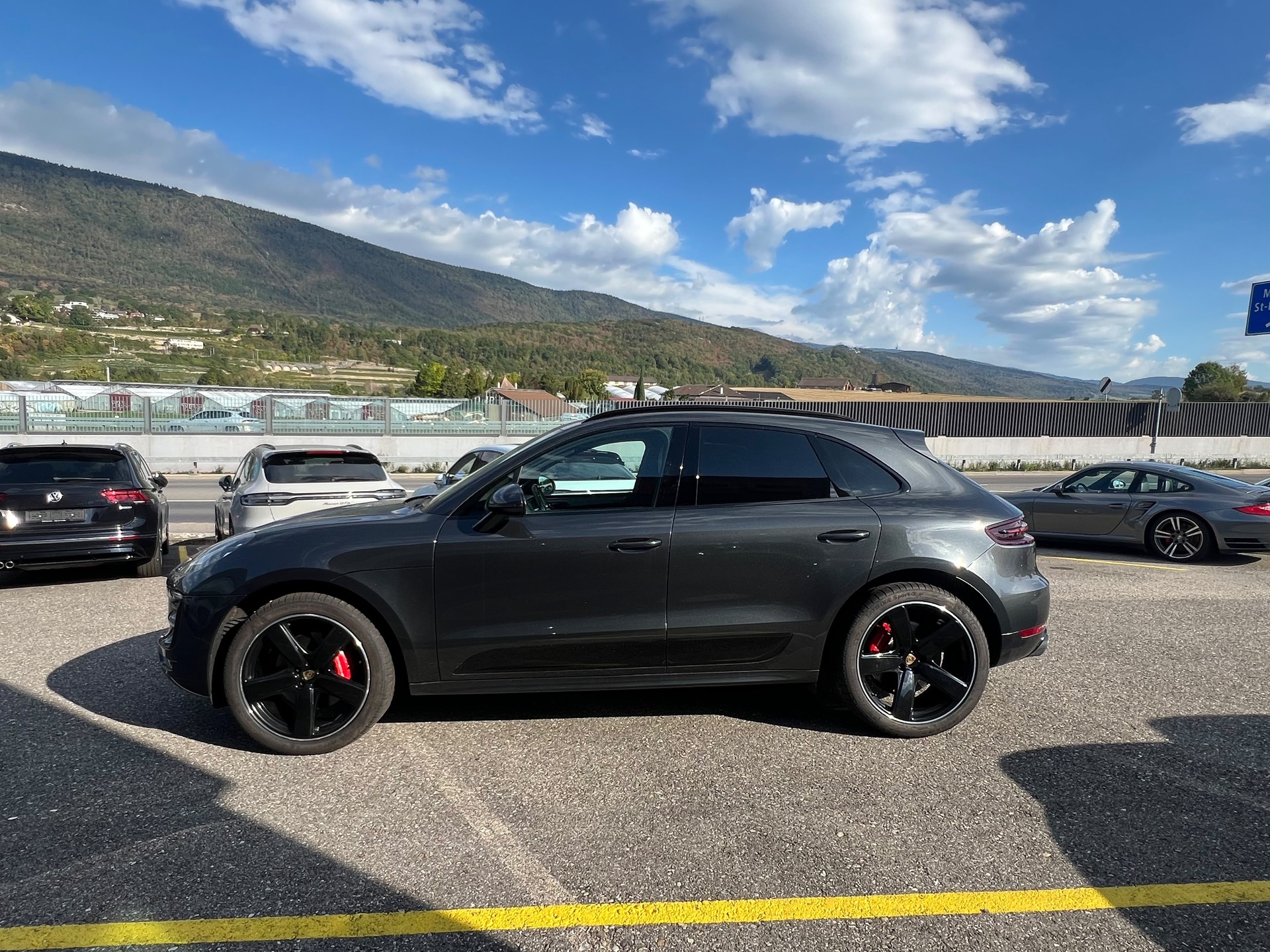 PORSCHE Macan Turbo PDK-showroom-element-1