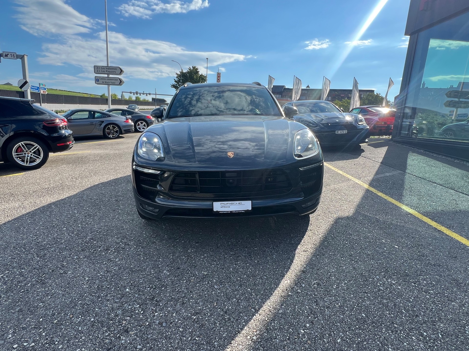 PORSCHE Macan Turbo PDK-showroom-element-2